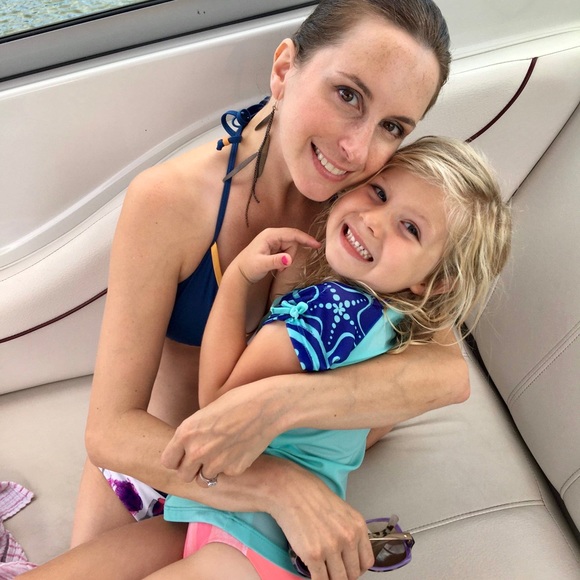 Meet your Posher, Laura - Picture 2 of 2